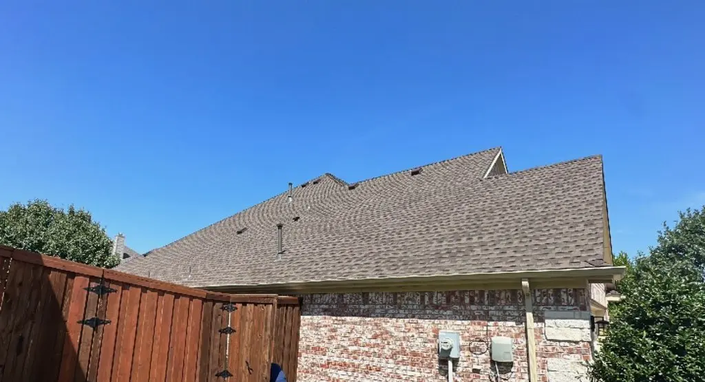 Completed roof replacement project in Van Buren